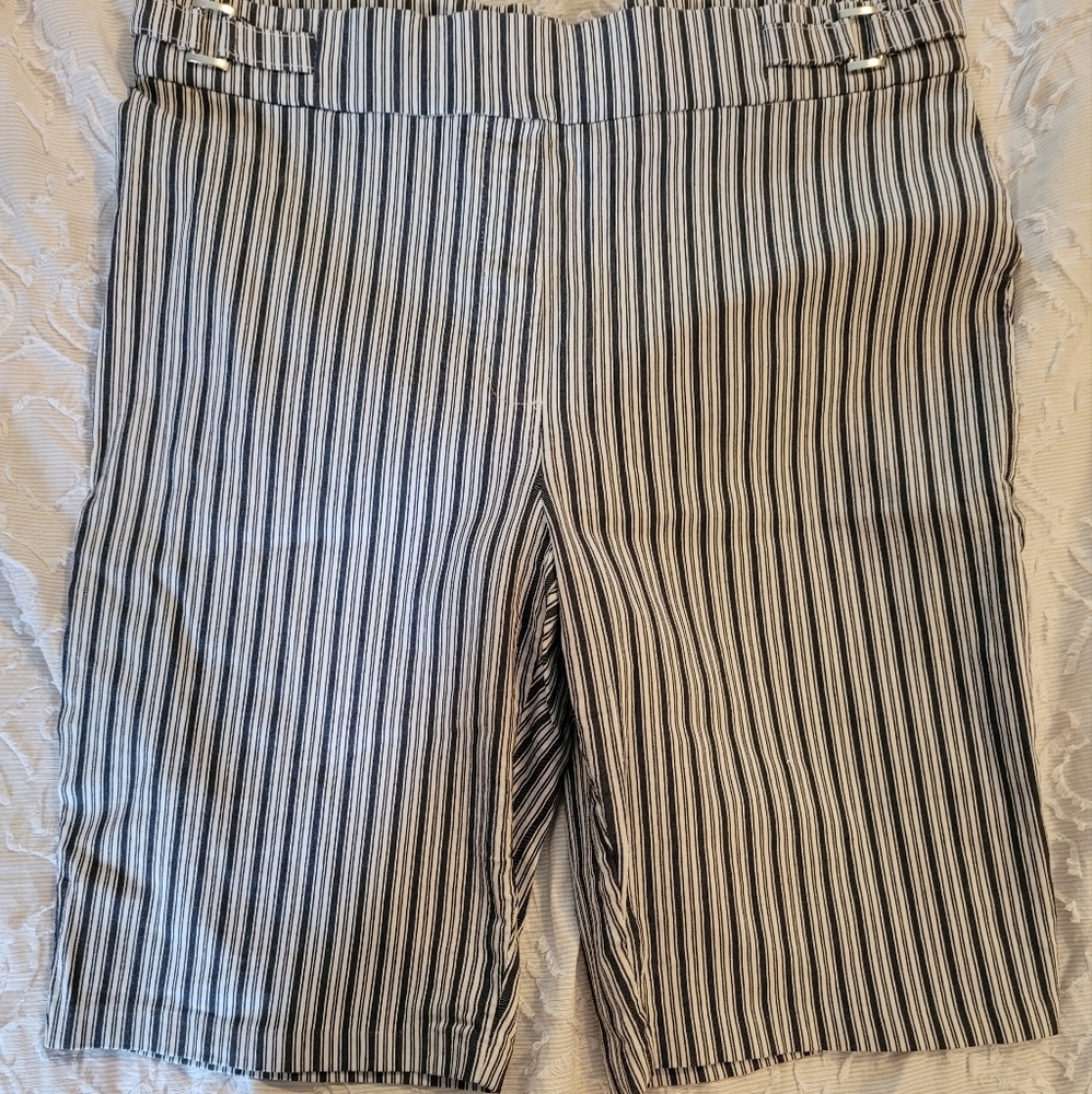 Women's dress shorts size XL